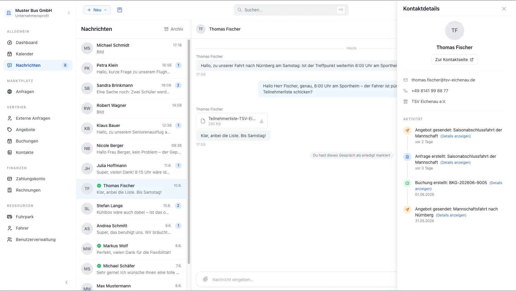 Busly CRM-Dashboard mit Live-Chat, Kontaktliste und Kundenhistorie auf einen Blick